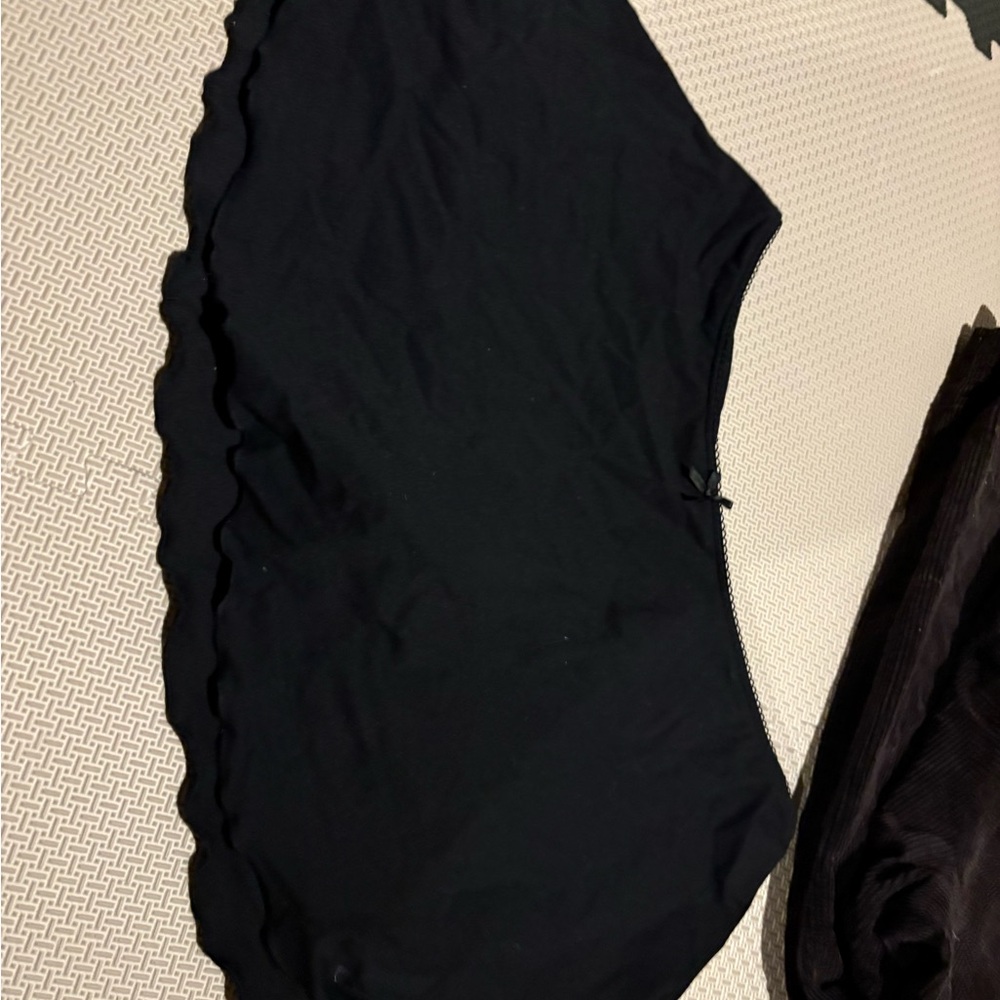 Garage Charcoal Scalloped Top